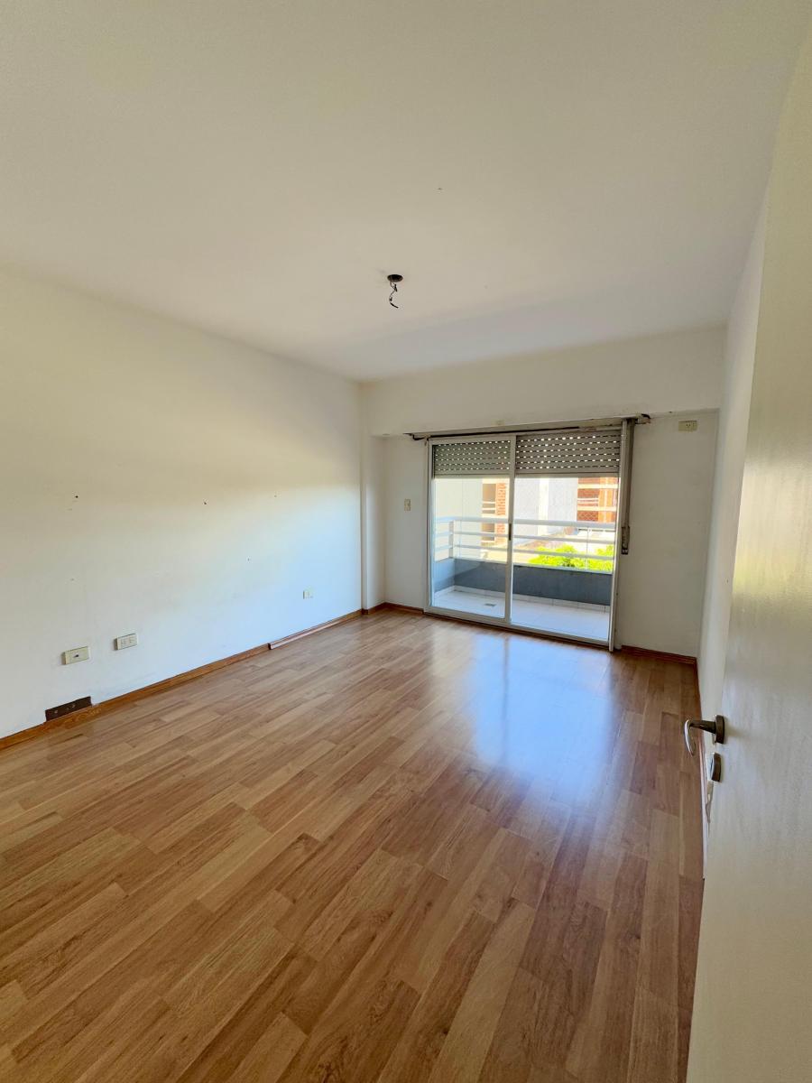 Foto de DEPARTAMENTO 4 AMBIENTES CON DEPENDENCIA EN VENTA, imagen 2