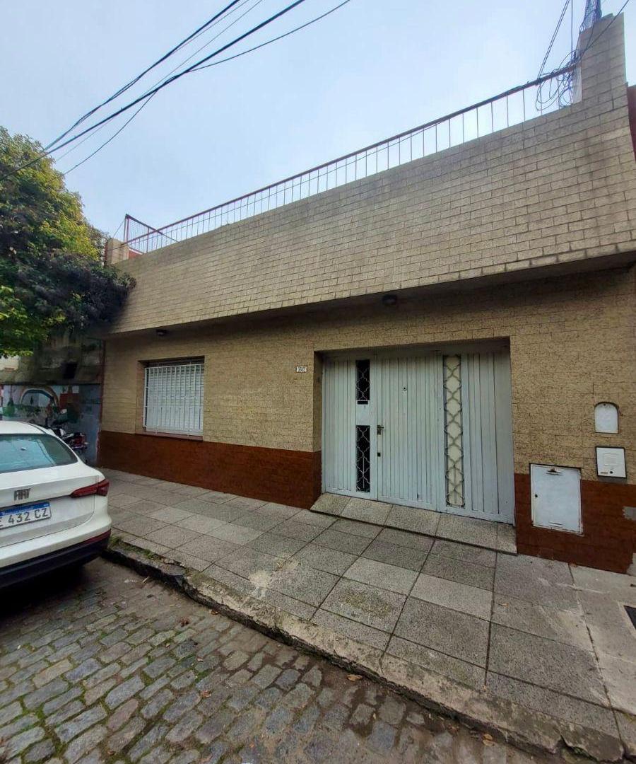 CASA SOBRE LOTE PROPIO EN BARRACAS