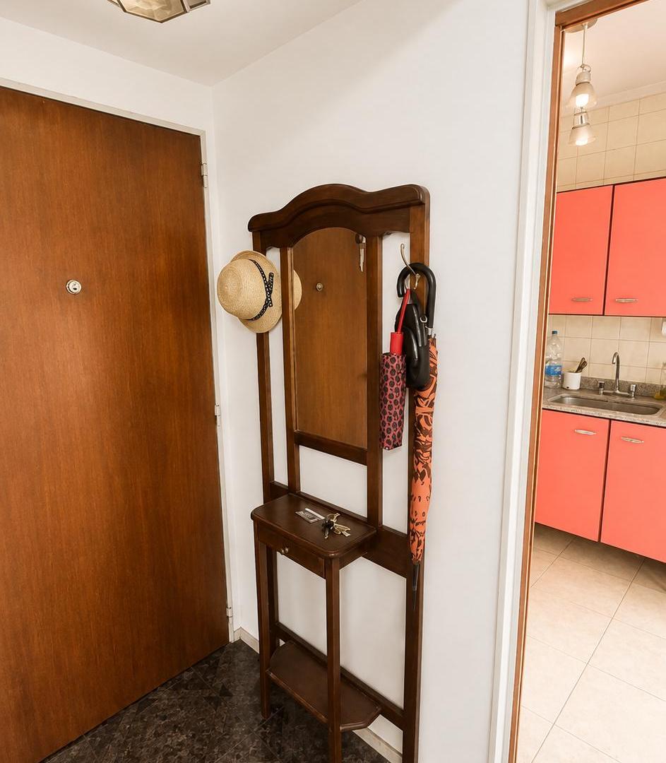 Foto de DEPARTAMENTO 2 AMBIENTES SOBRE AVENIDA MONTES DE OCA, imagen 2