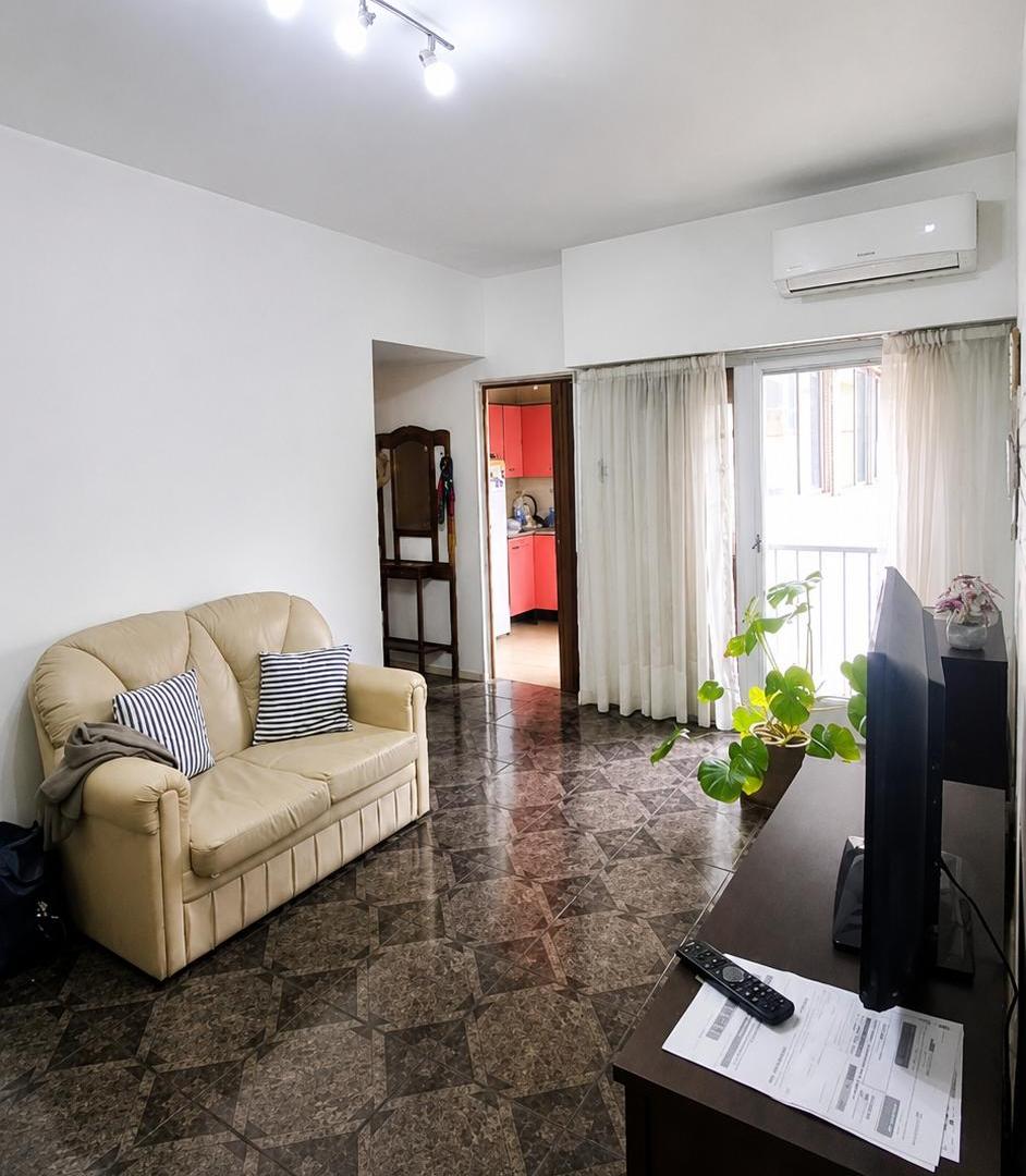 Foto de DEPARTAMENTO 2 AMBIENTES SOBRE AVENIDA MONTES DE OCA, imagen 1