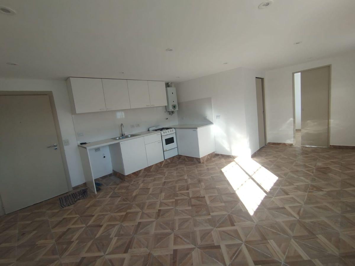 Foto de ALQUILER – DEPARTAMENTO TIPO CASA 2 AMBIENTES EN BARRACAS, imagen 4