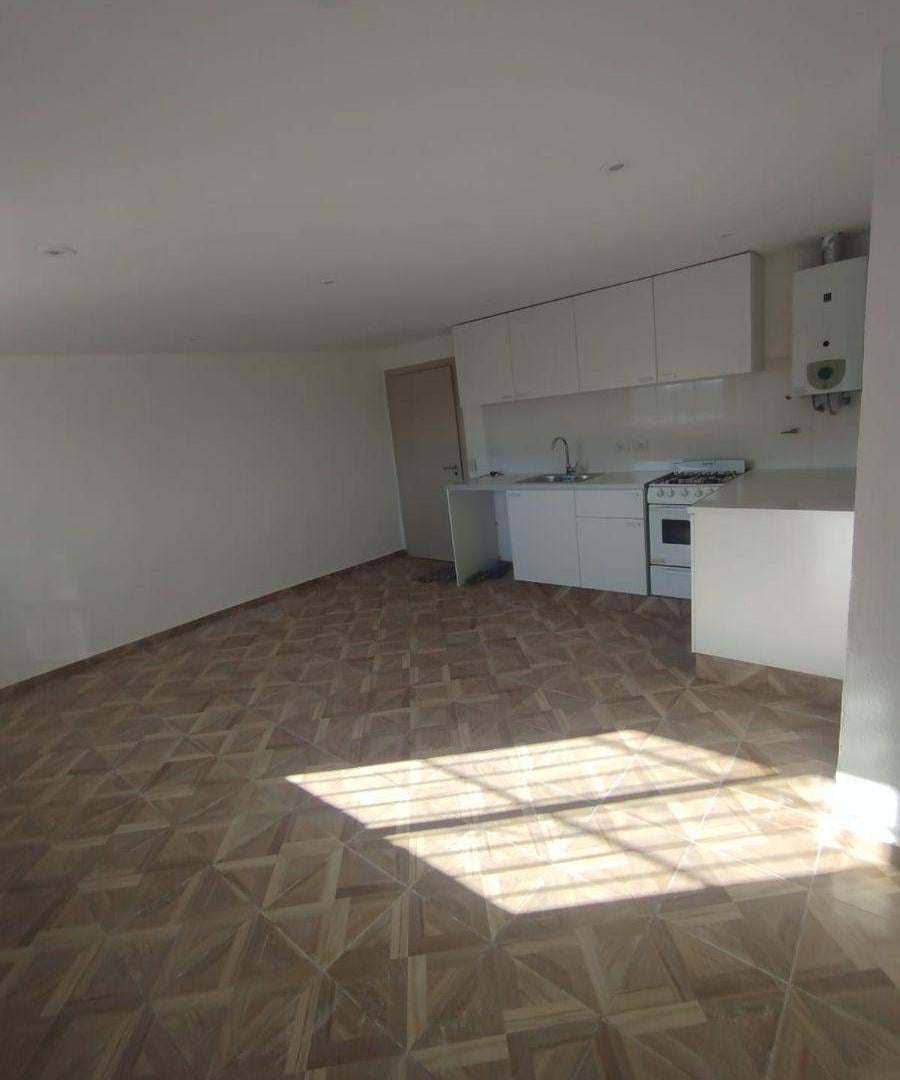 Foto de ALQUILER – DEPARTAMENTO TIPO CASA 2 AMBIENTES EN BARRACAS, imagen 2