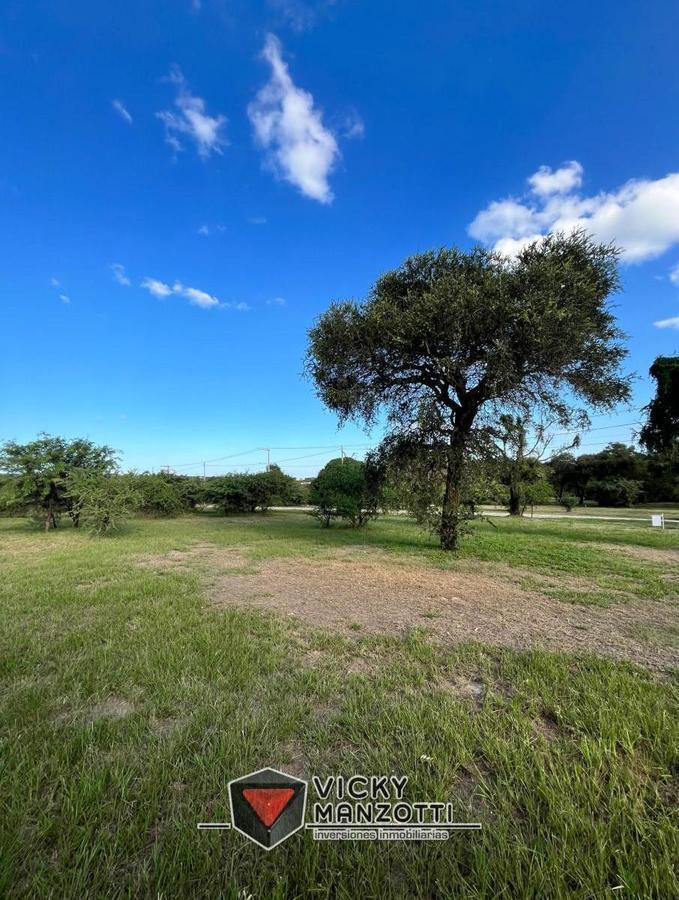 Lote 450m2 - BARRIO CERRADO - LA ADELA