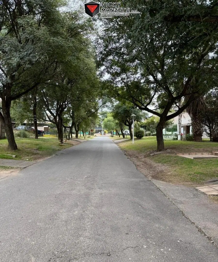 Amplia casa en Barrio Privado San Isidro - Villa Allende 4