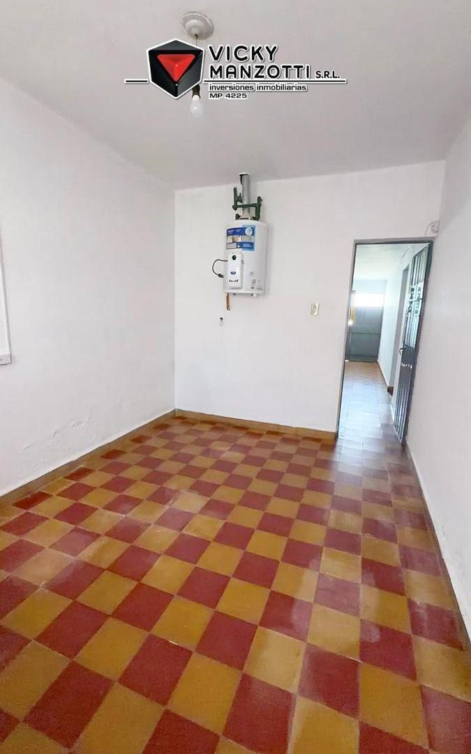 Foto de VENTA CASA 2 dor. con Patio - Barrio Dean Funes, imagen 2