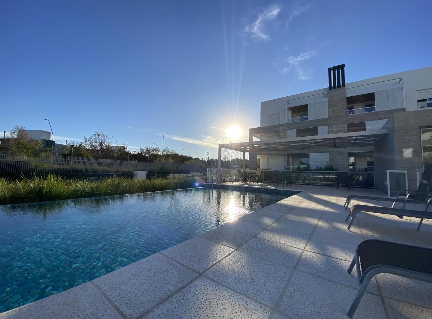 Departamento en Venta de 3 dormitorios. Pacifico, Valle Escondido