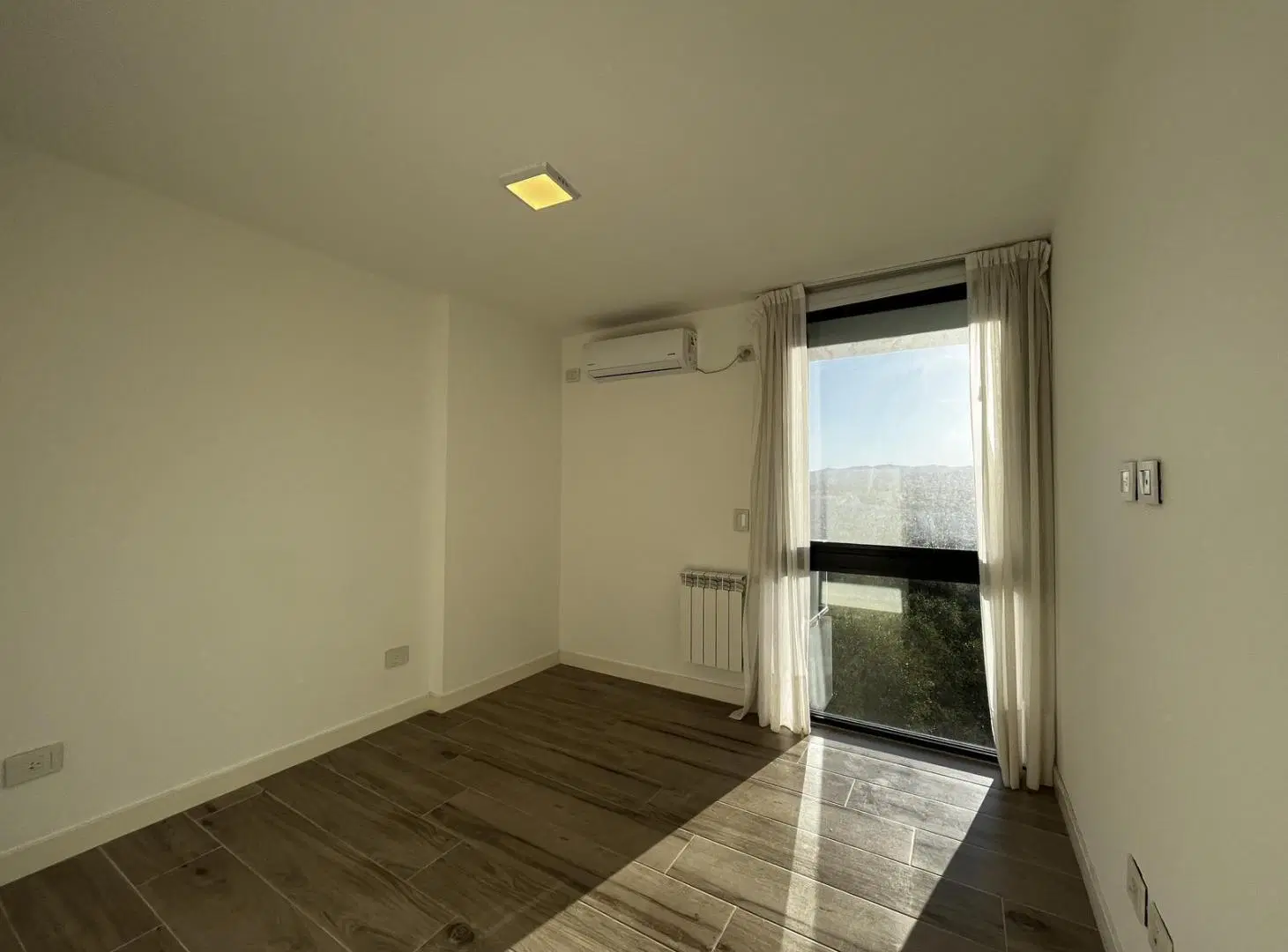 Departamento en Alquiler de 2 dormitorios en Greenpark, Valle Escondido 3