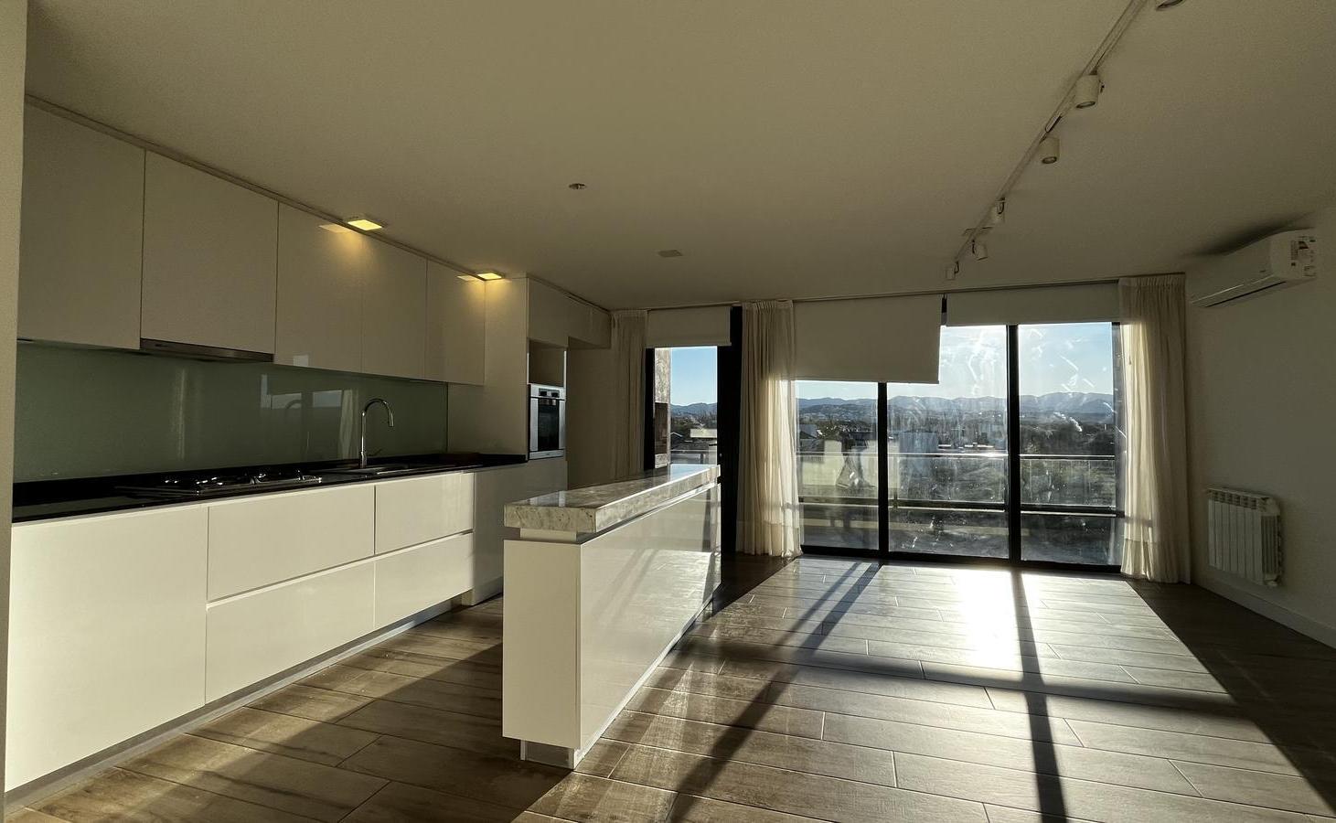 Departamento en Alquiler de 2 dormitorios en Greenpark, Valle Escondido