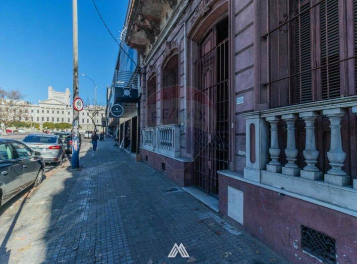 VENTA CASA A RECICLAR AGUADA LEY VIS 3