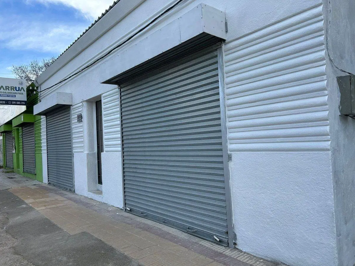 Se alquila local comercial en Av. Roosevelt, Pando 4