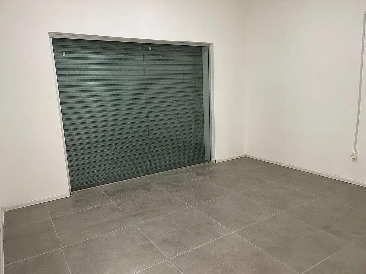 Se alquila local comercial en Av. Roosevelt, Pando 3