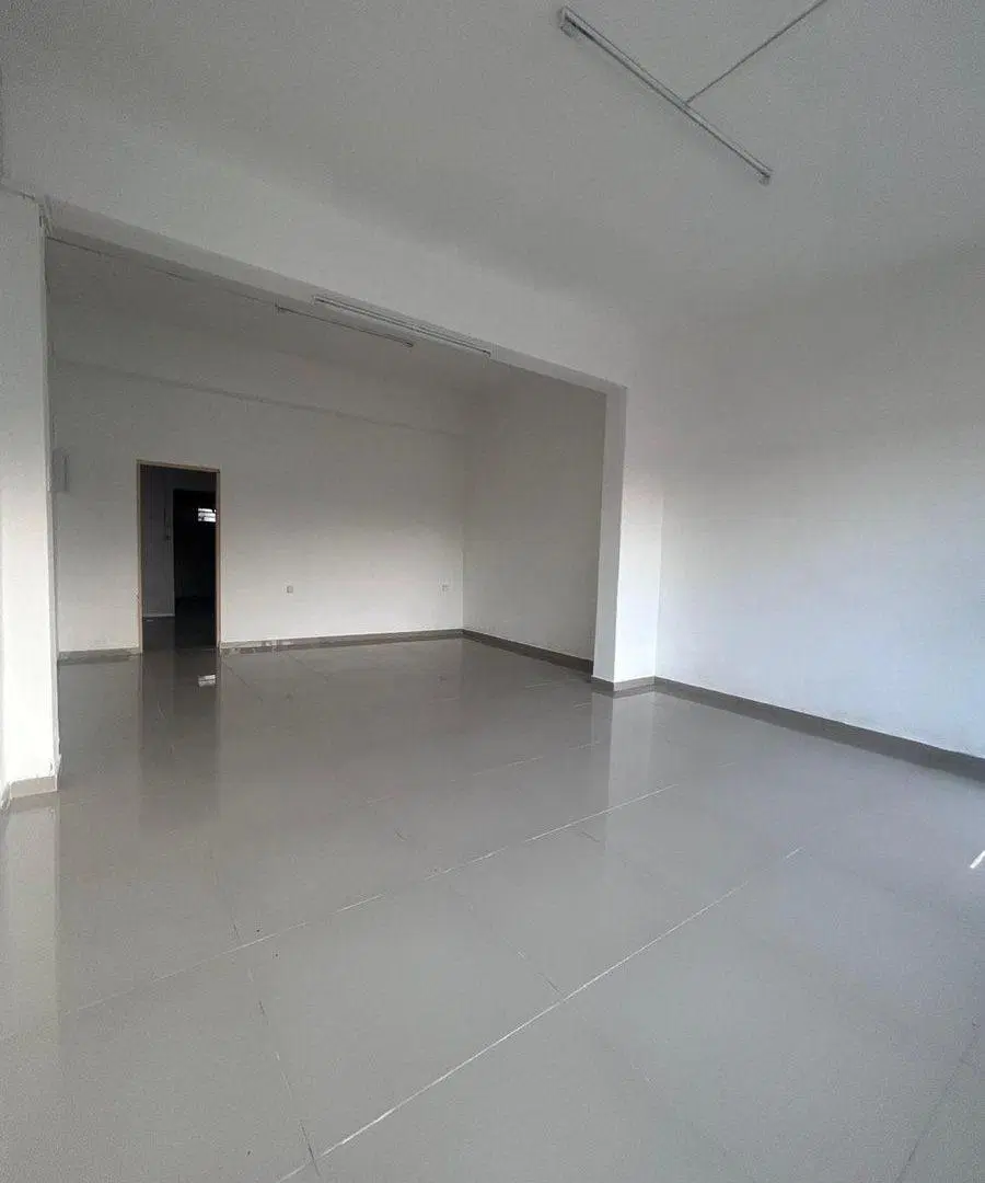 Alquiler de local comercial sobre Ruta 8 Km 26 5
