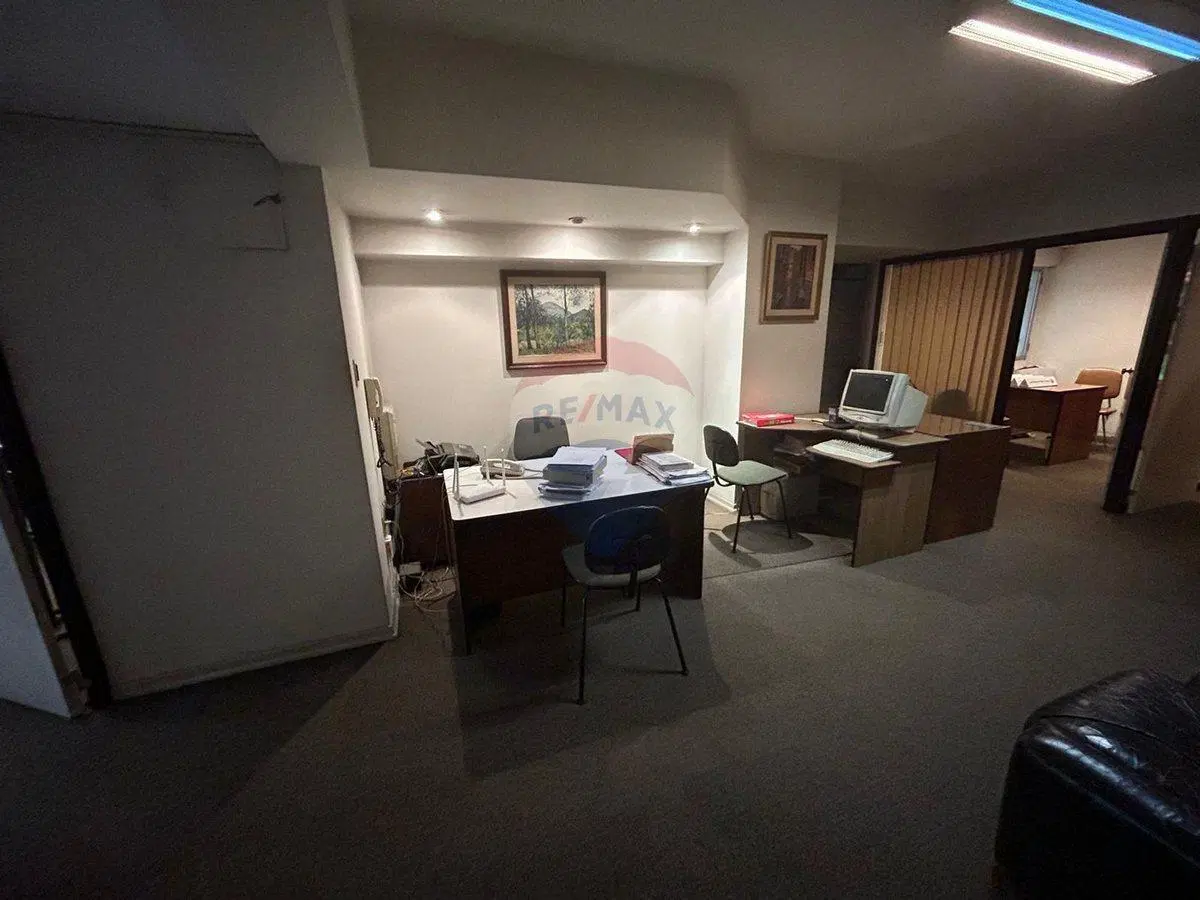 VENTA Oficina 5 ambientes Centro 3