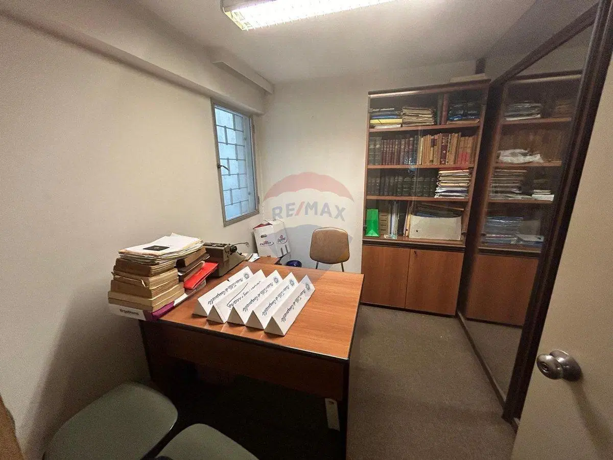 VENTA Oficina 5 ambientes Centro 4