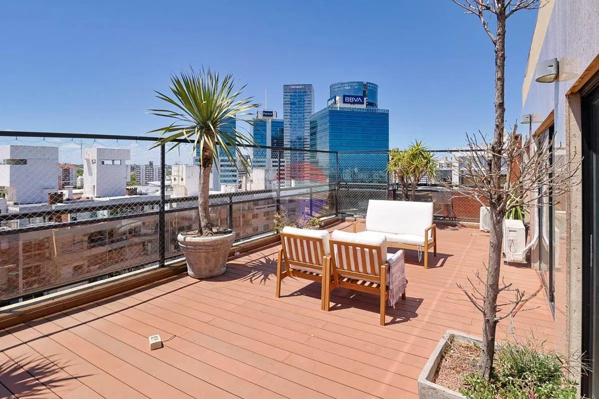 VENTA PENTHOUSE POCITOS, 3 DORM. SERVICIO, 3 GJES. 4