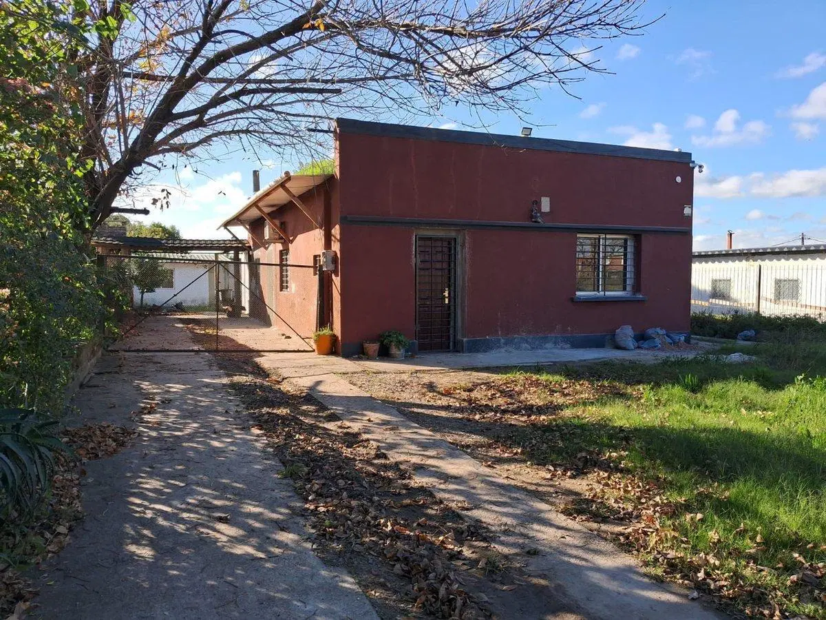 Alquiler casa de 3 dorm y gran terreno en Pando 3