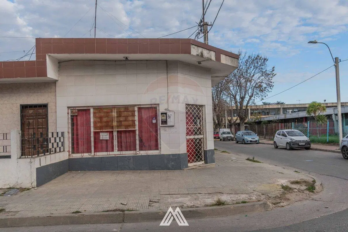 Se alquila local comercial en Pando 5