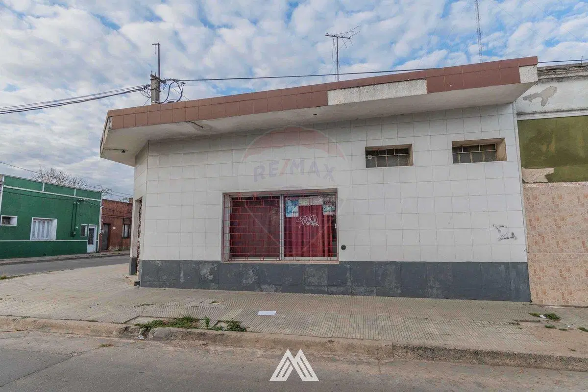 Se alquila local comercial en Pando 4