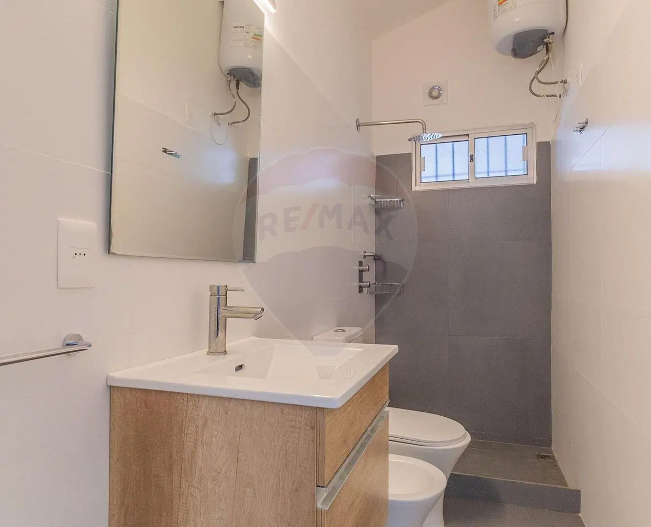 Venta casa dos dormitorios y garaje en San Luis 1