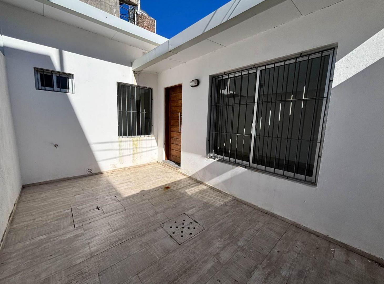 Alquiler casa de 2 dormitorios en centro de Pando
