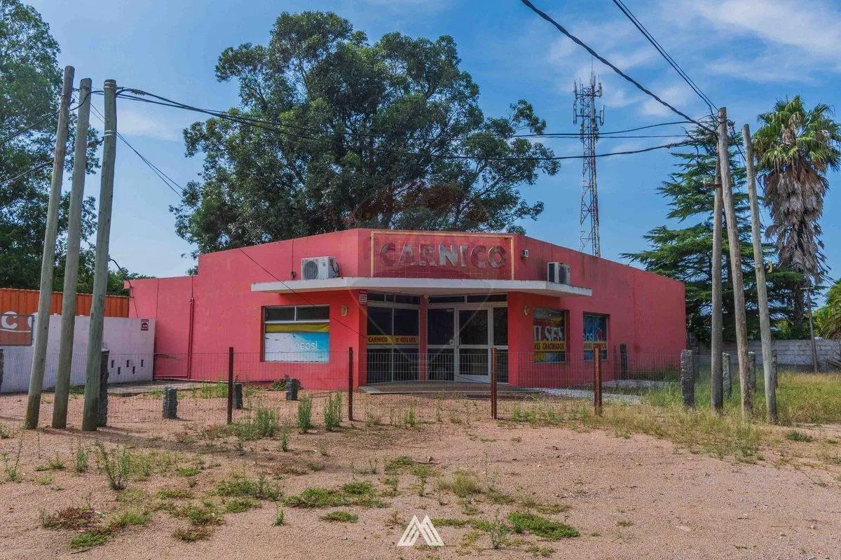 Venta de Local Comercial en esquina La Foresta 5