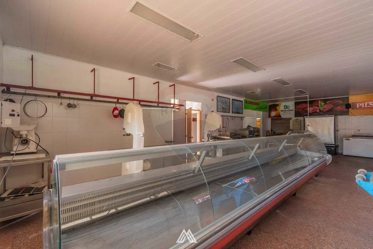 Venta de Local Comercial en esquina La Foresta 2