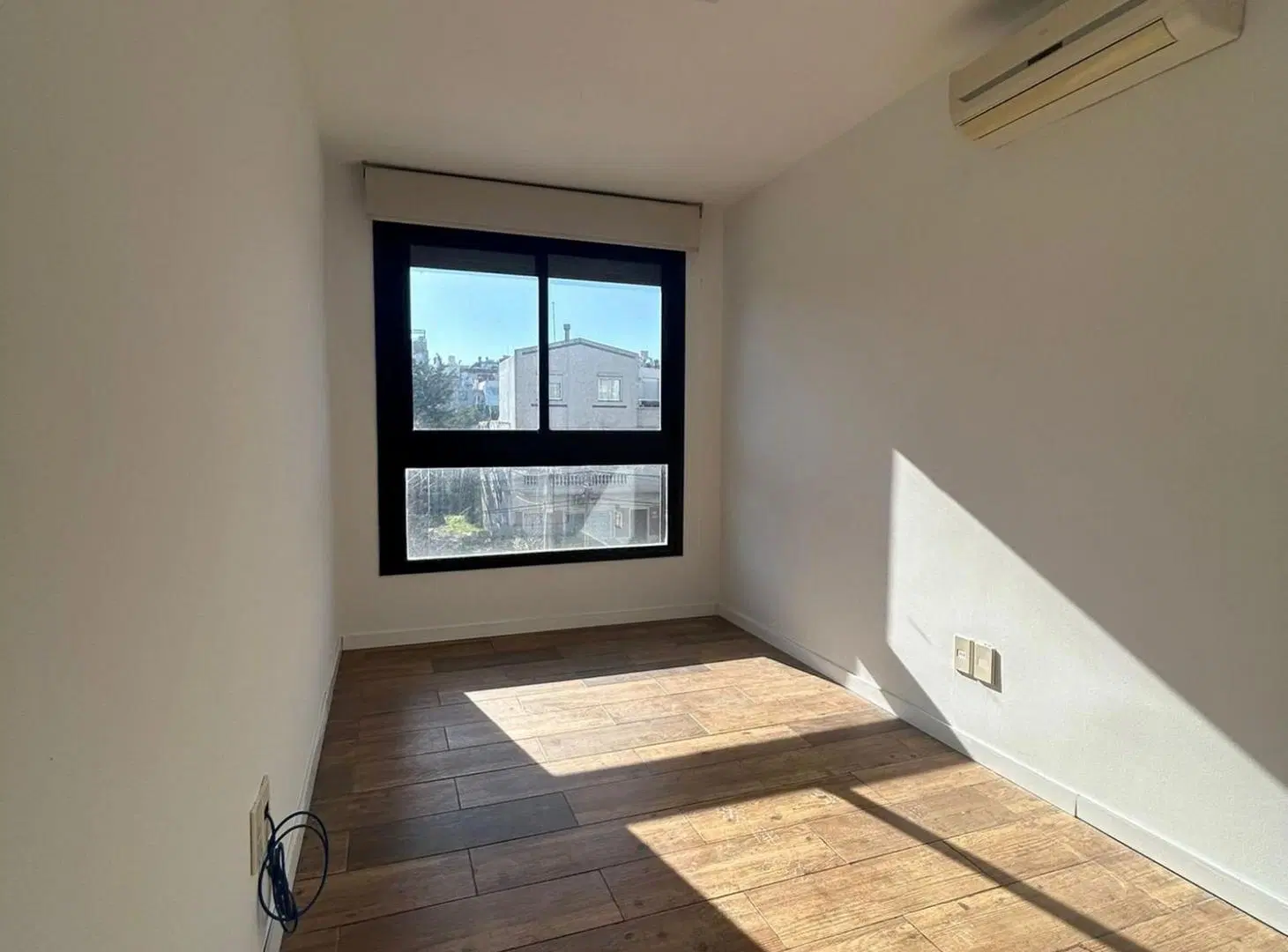 Alquiler Apto, 2 DORM sobre rambla Malvin.Garage. 5