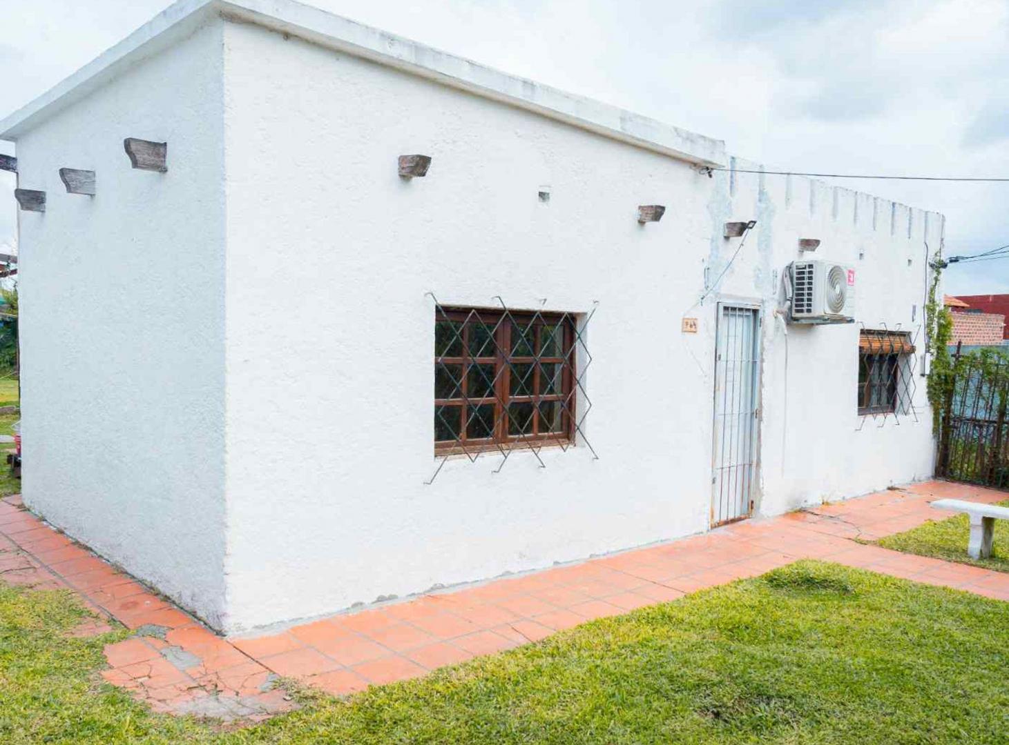 Alquiler casa tres dormitorios y garaje en Pando