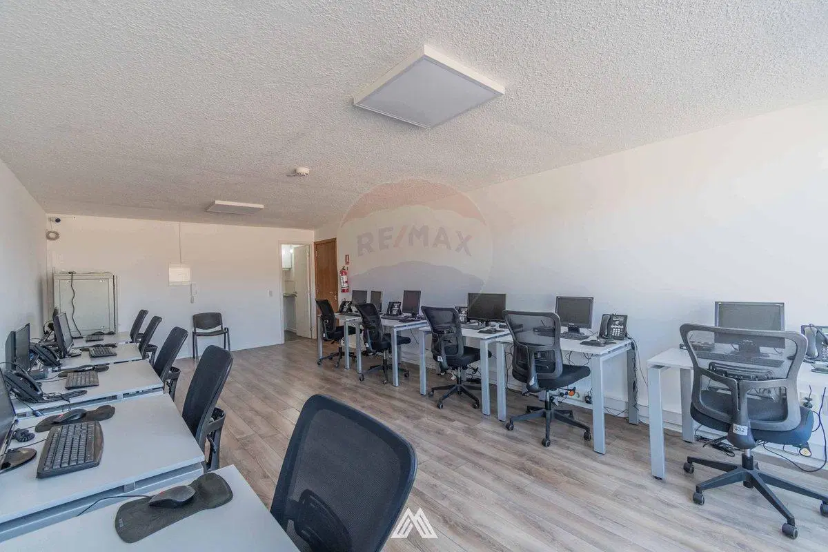VENTA DE OFICINA  GARAGE PARQUE BATLLE  RENTA 7% 3