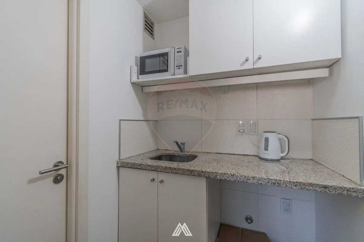 VENTA DE OFICINA  GARAGE PARQUE BATLLE  RENTA 7% 4