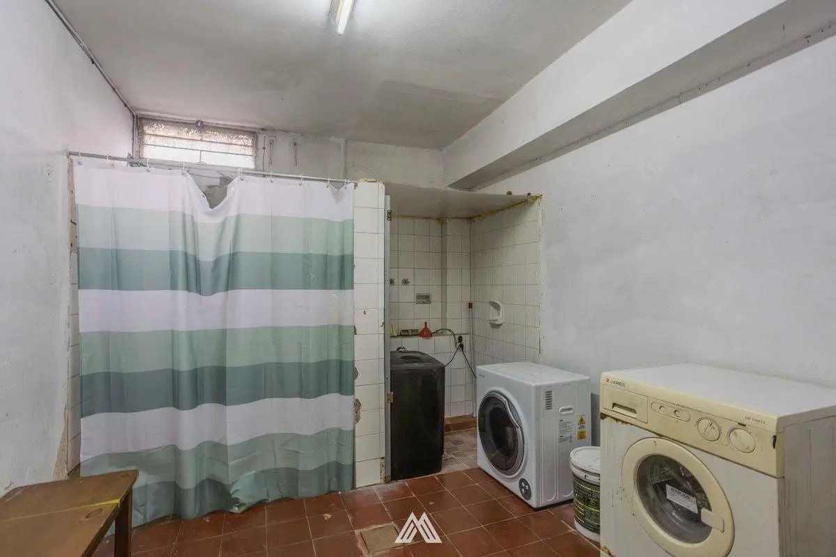 Venta Casa y Local con renta Villa Española 4