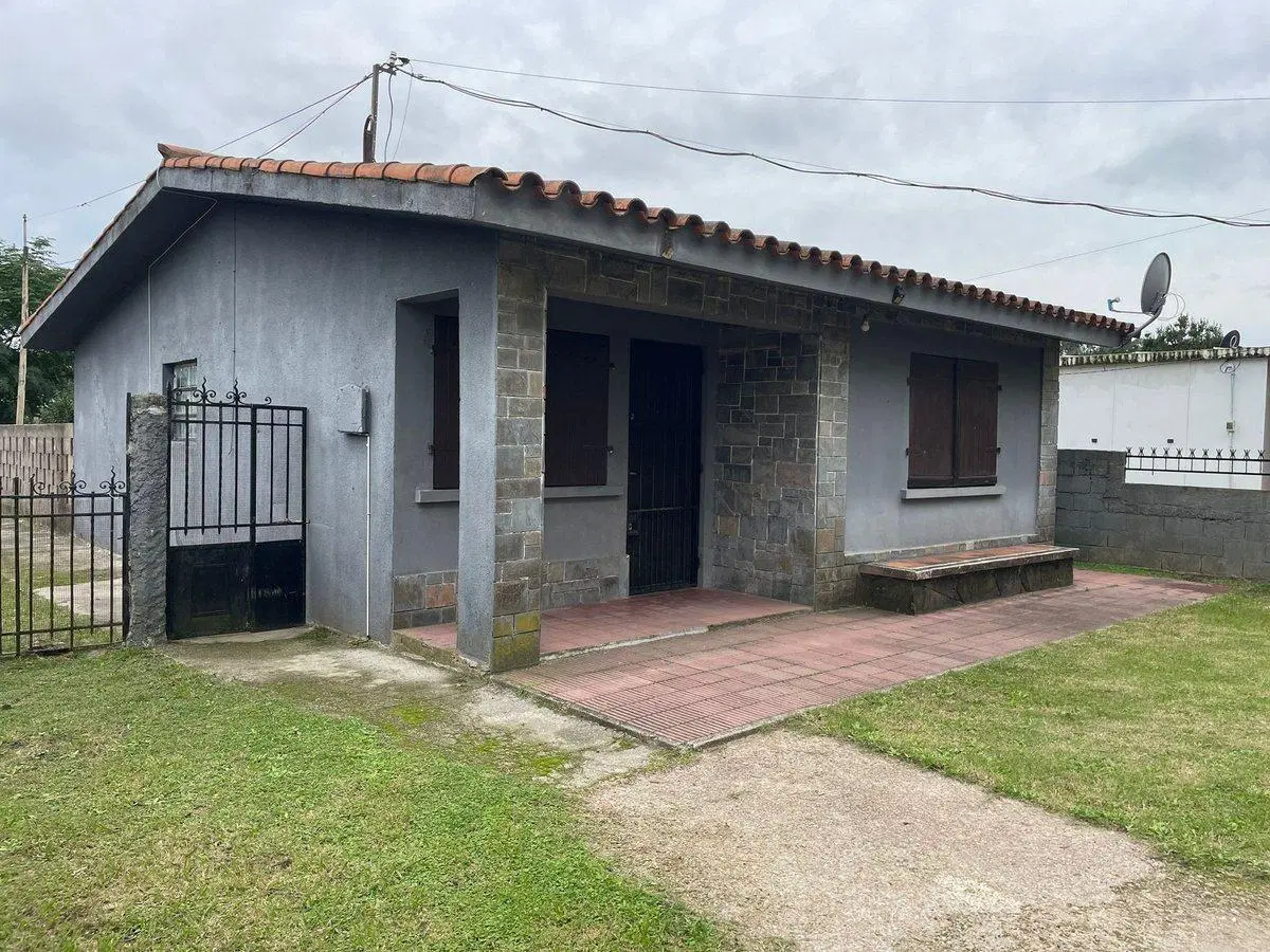 Venta dos casas con gran terreno en Las Piedras 1