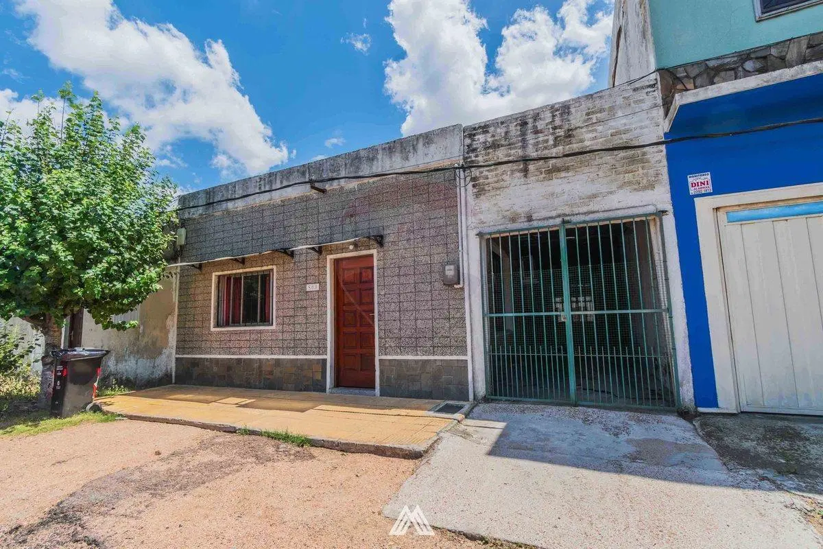 Venta de casa dos dormitorios con cochera en Pando 2