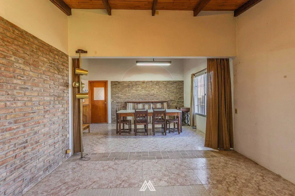 VENTA 2 CASAS, APTO Y LOCAL EN CANELÓN CHICO 3