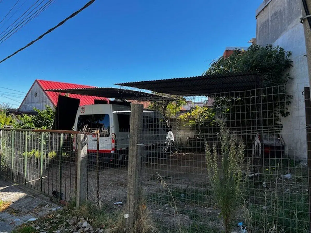 Venta terreno con mejoras en Aires Puros 4