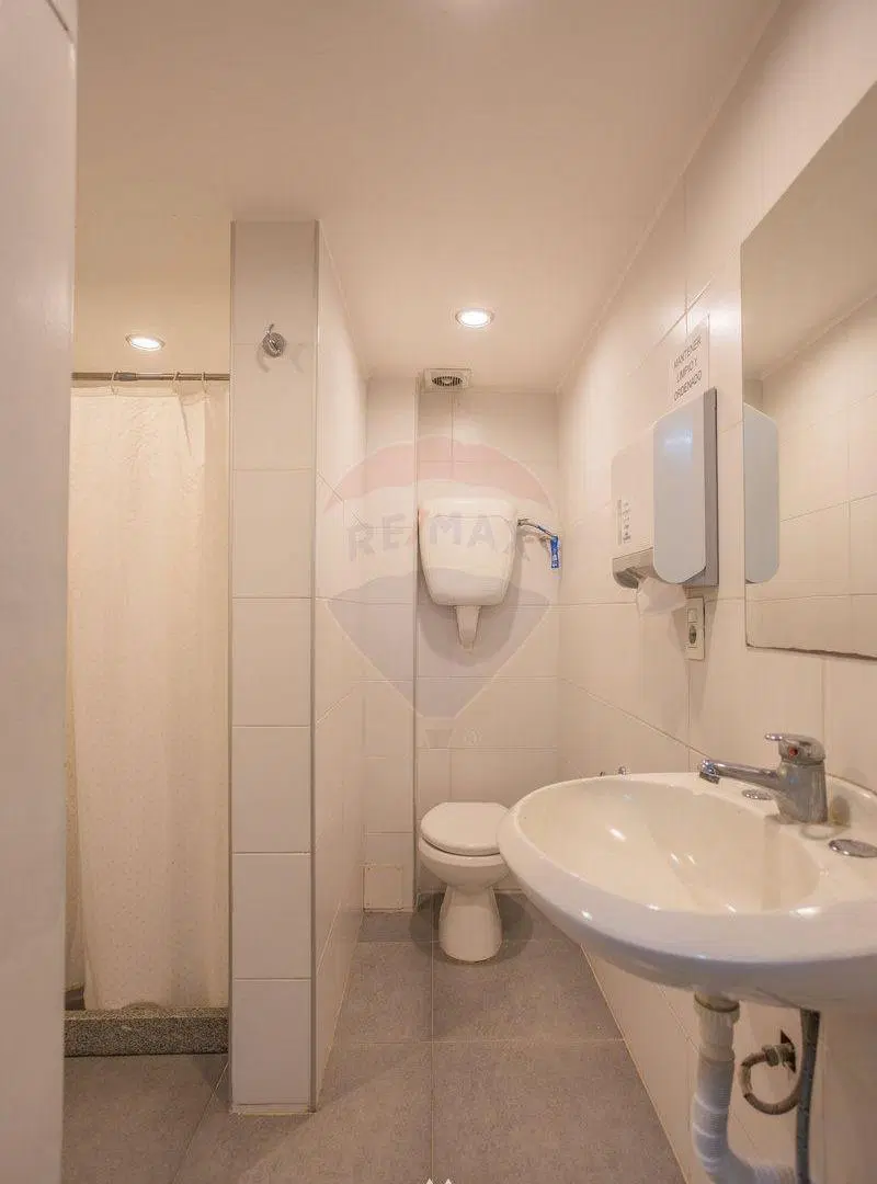 Venta depósito oficinas y local comercial Pocitos 4
