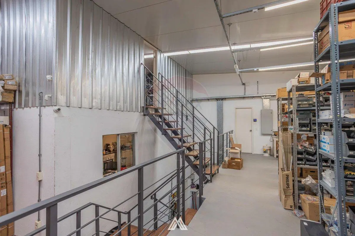 Venta depósito oficinas y local comercial Pocitos 5