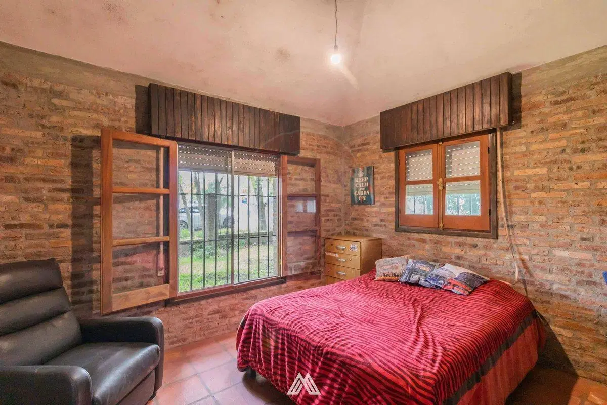 Venta Casa amplia y sólida Barrio Talar Pando 5