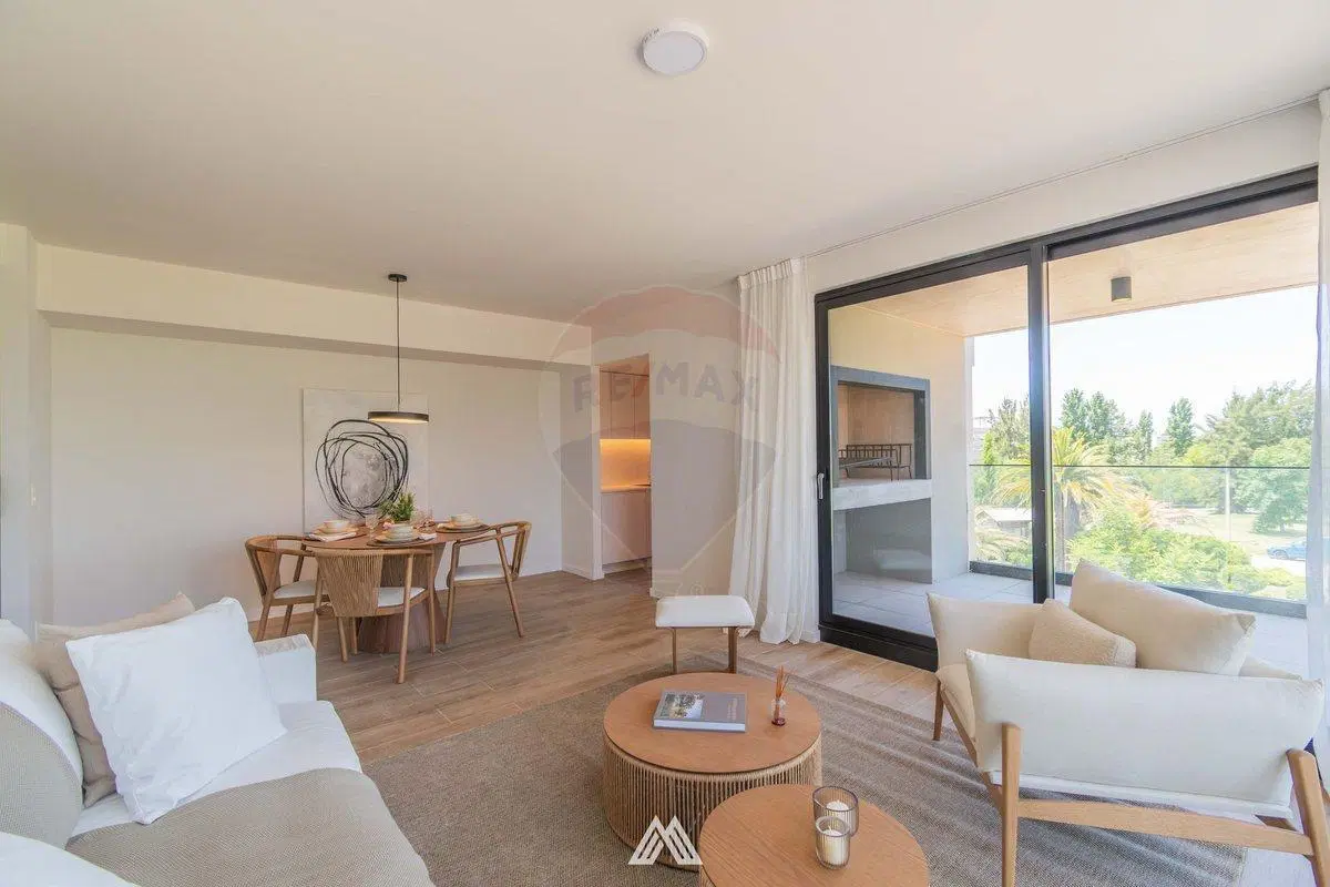 Venta apto 2 dormitorios parrillero Barrio Parques 5