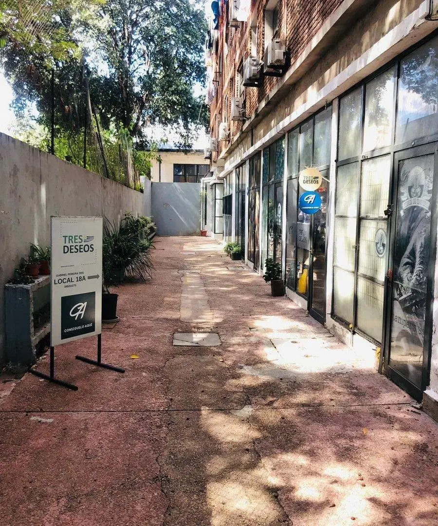 Venta local comercial en Pocitos, con Renta 3