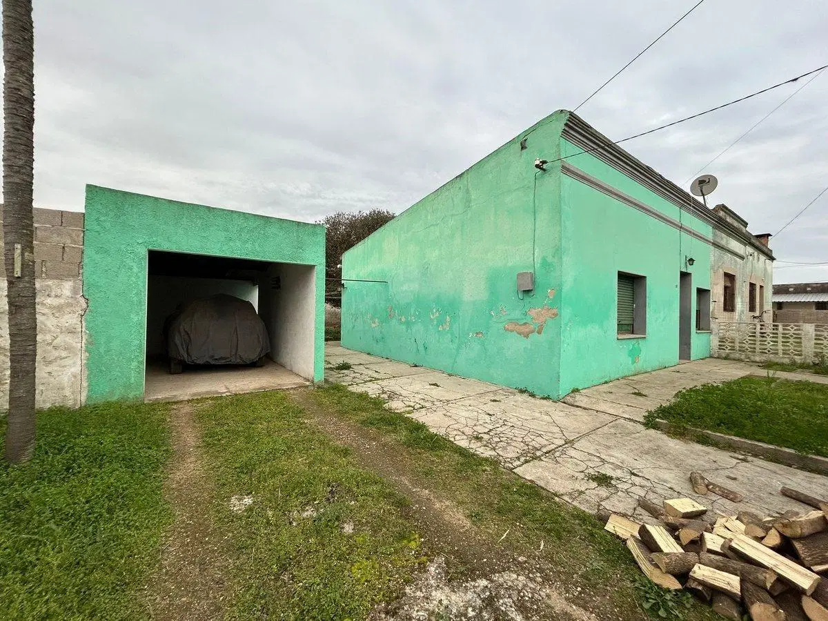 Venta casa 2 dormitorios y garage en Santa Lucía 5
