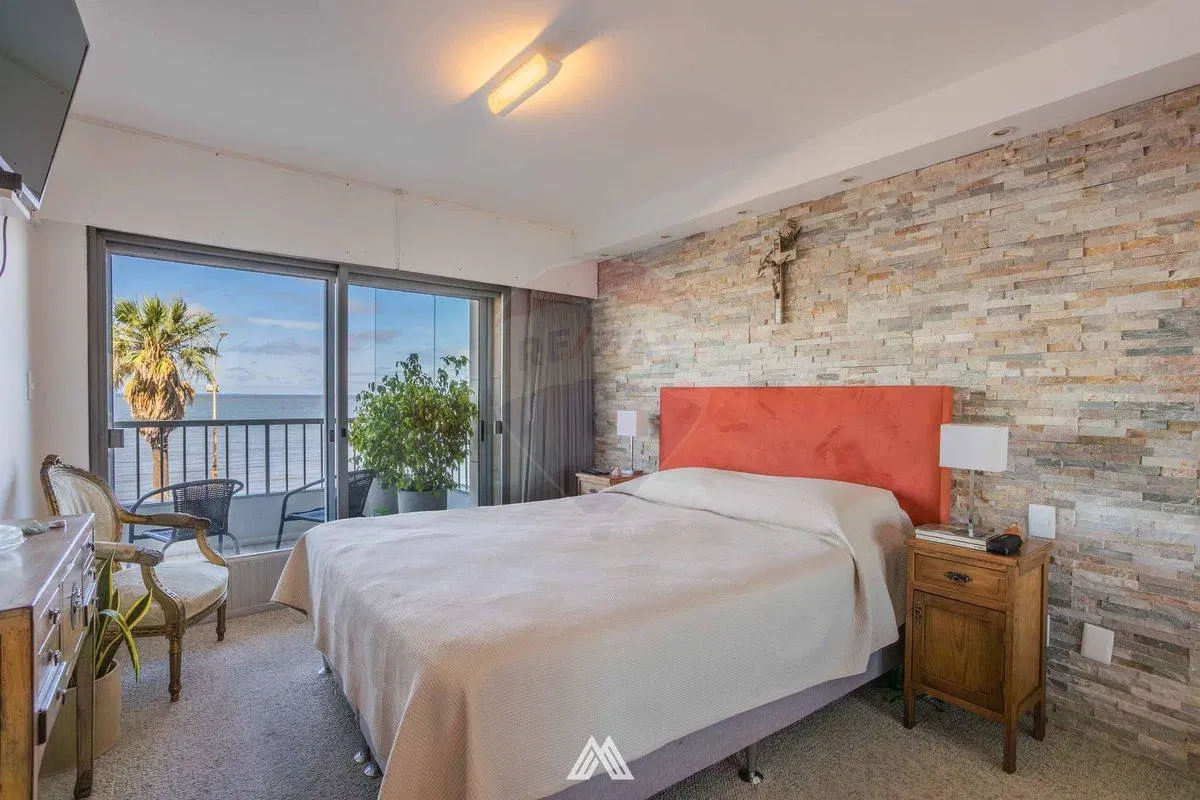 VENTA PISO 3 DORM Y SERV SOBRE RAMBLA PTA CARRETAS 5