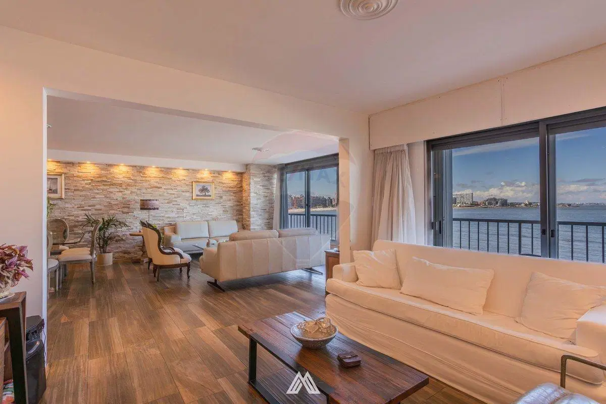 VENTA PISO 3 DORM Y SERV SOBRE RAMBLA PTA CARRETAS 2