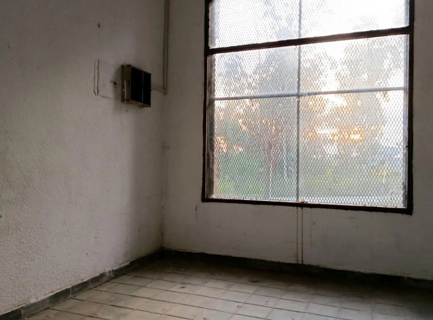 ALQUILER LOCAL COMERCIAL EN PANDO 4