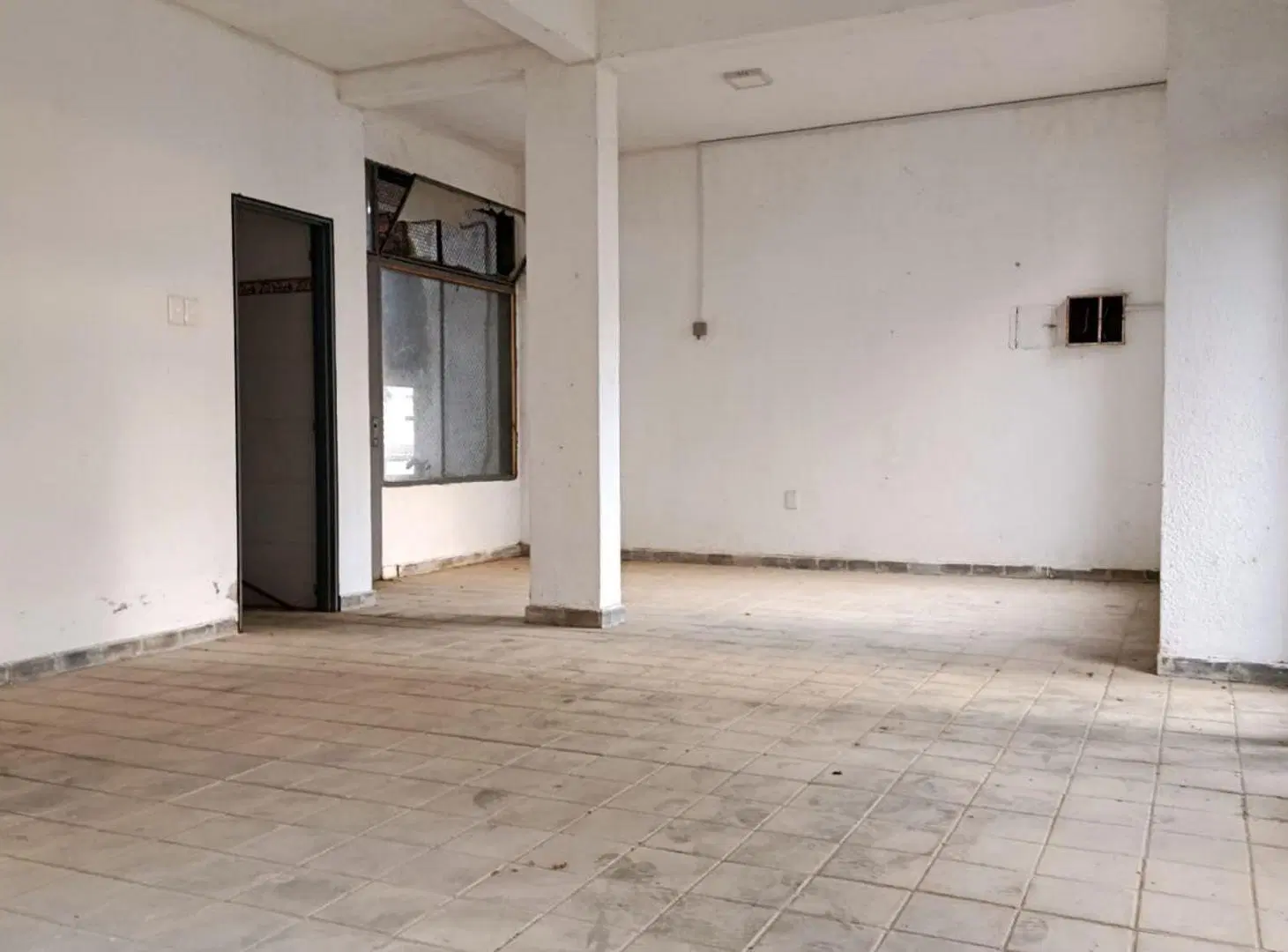 ALQUILER LOCAL COMERCIAL EN PANDO 3