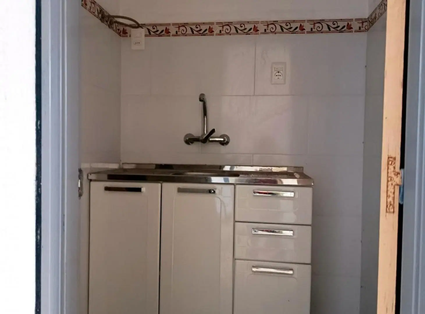 ALQUILER LOCAL COMERCIAL EN PANDO 1