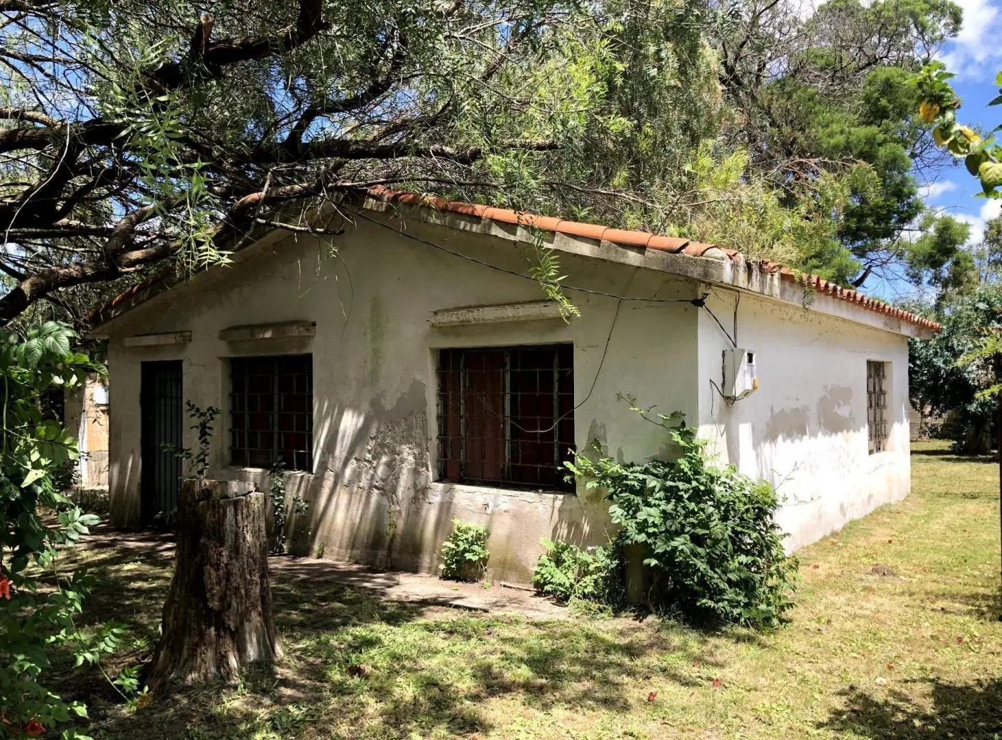 Venta terreno con mejoras en San Luis 3