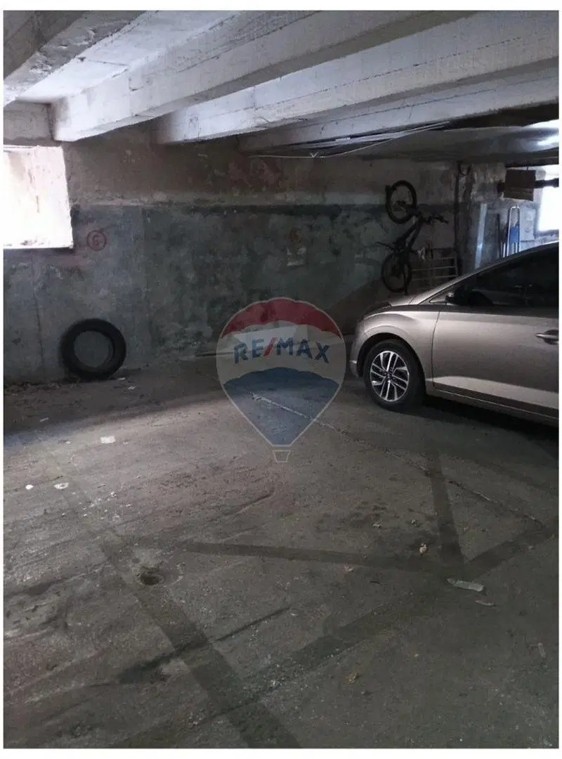 Venta de cochera Aguada con renta 4