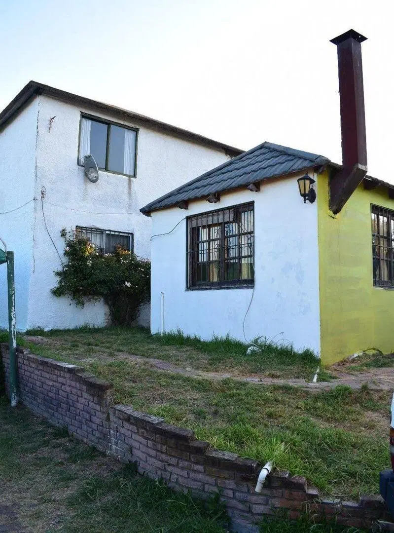Venta gran casa de 4 dormitorios en Barros Blancos 2