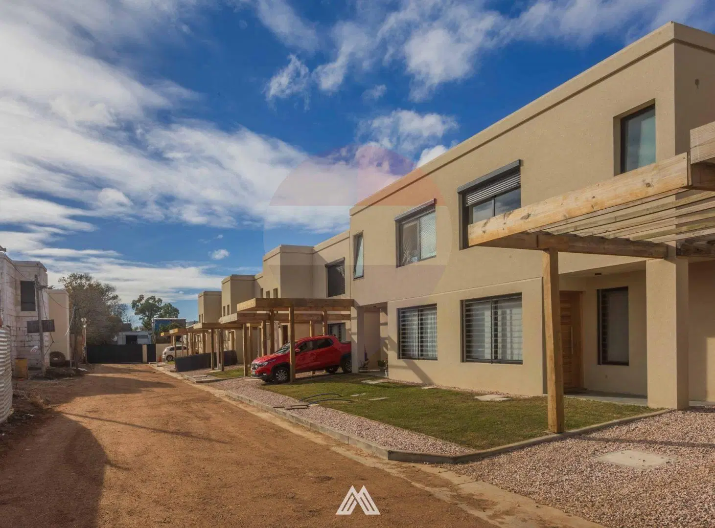 Venta casa tres dormitorios garaje y patio Solymar 3